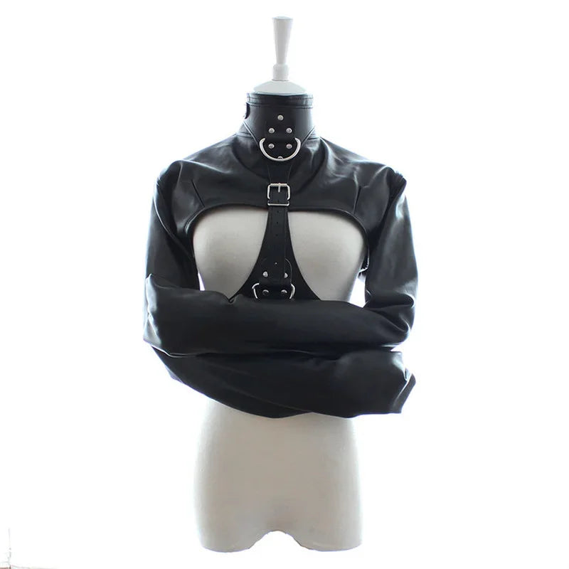 Multi-strap hood buckle closure detail