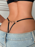 Cargar la imagen en la vista de la galería, Close-up of the linked gold heart hardware joining the waistband to the V-strap
