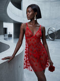 Cargar la imagen en la vista de la galería, Full-length view of the sheer red heart-print babydoll worn
